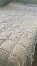Load and play video in Gallery viewer, Duvets - warm and light